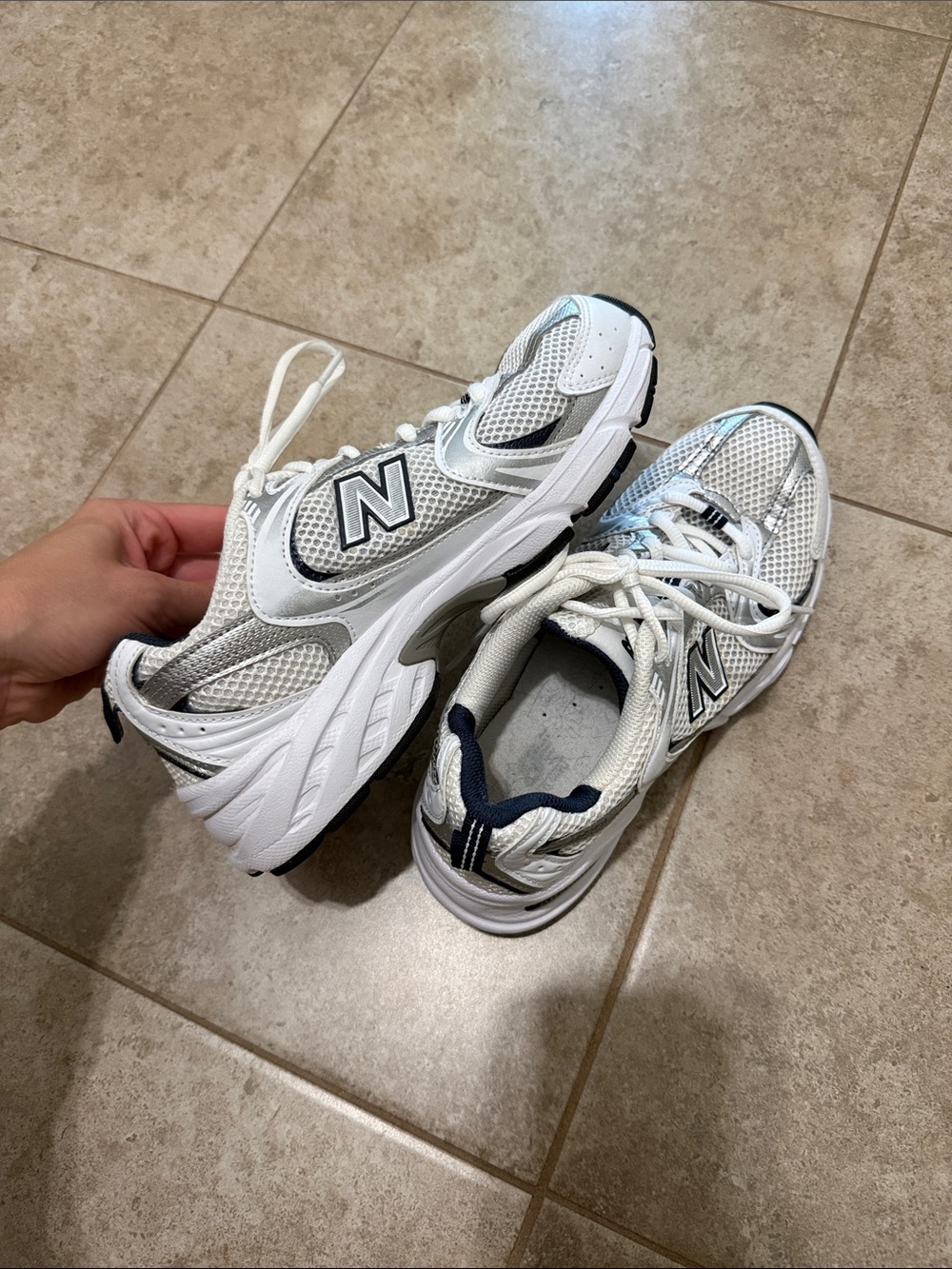 New Balance White, Navy & Silver 530s - Picture 6 of 7